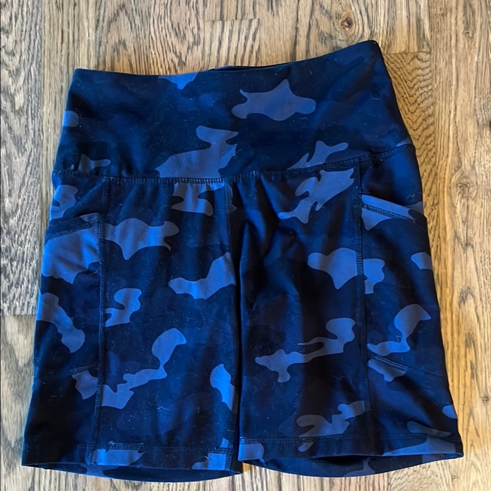 Yogalicious Lux Black and Blue camo, mid length, with pockets. Size Small